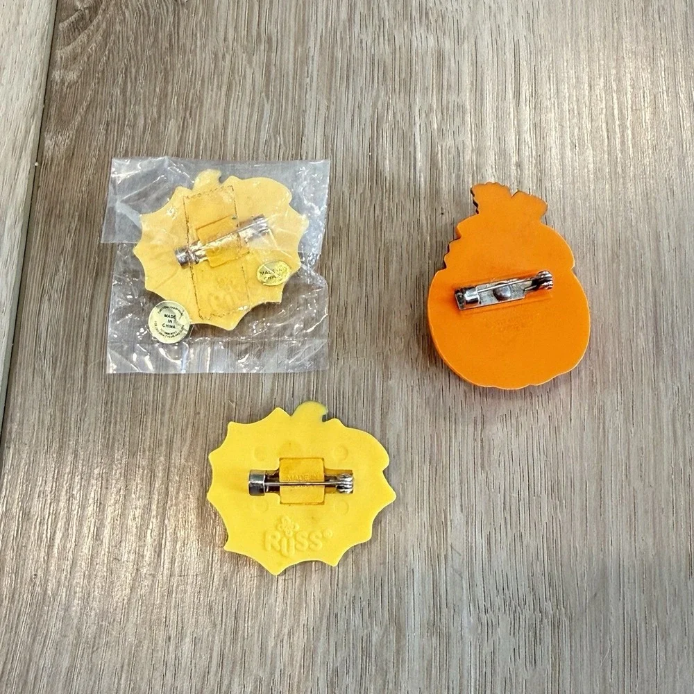 Vintage Hallmark Halloween Lapel Pins 1980s Spider Web Cat Pumpkin Retro 1 NEW